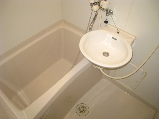 バス・シャワールーム　同物件、別号室のものです。
