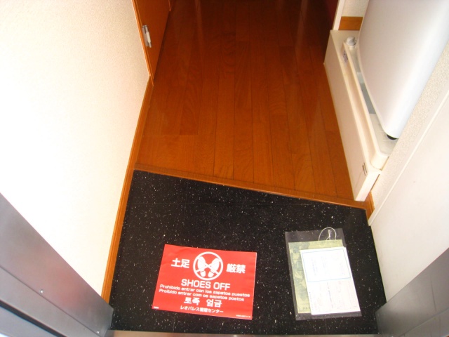 玄関　同物件、別号室のものです。