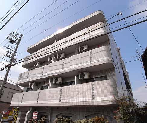 京都市伏見区深草北鍵屋町のマンションの建物外観