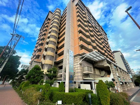 尼崎市昭和通のマンションの建物外観