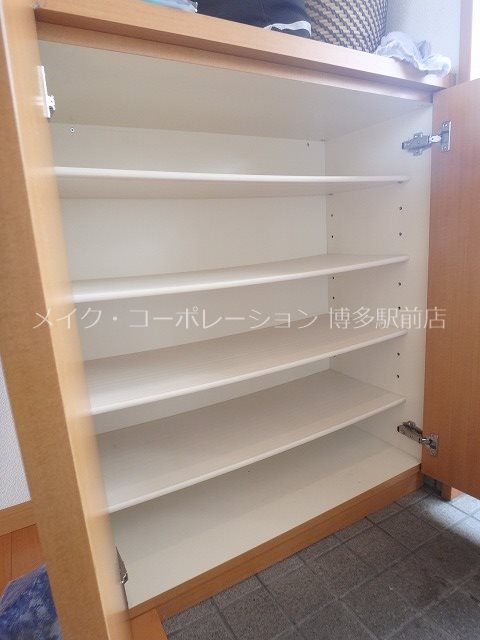 【福岡市博多区東光寺町のマンションの玄関】