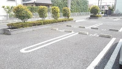 【加須市礼羽のアパートの駐車場】