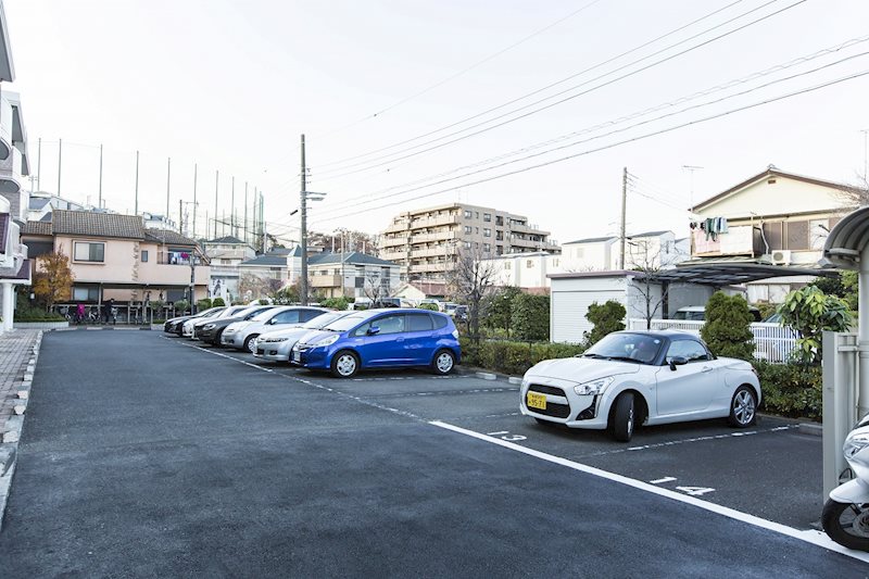 【フェニーチェ日吉参番館の駐車場】