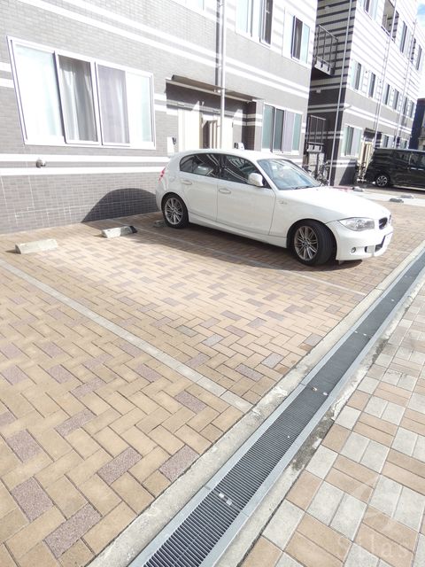 【大阪市生野区巽西のマンションの駐車場】