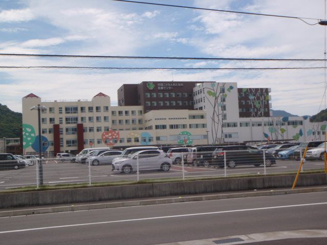 病院　四国こどもと大人の医療センター（病院）まで1700m