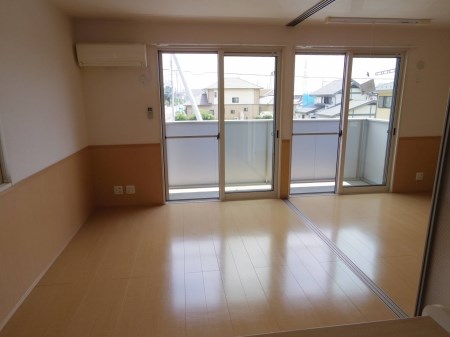 居室・リビング　明るい室内