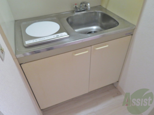 キッチン　一人暮らしには十分な大きさのキッチンですね。