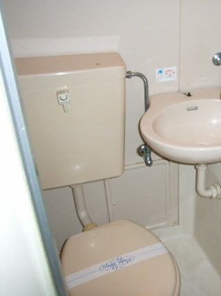 トイレ　同物件、別号室のものです。