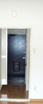 玄関　同物件、別号室のものです。