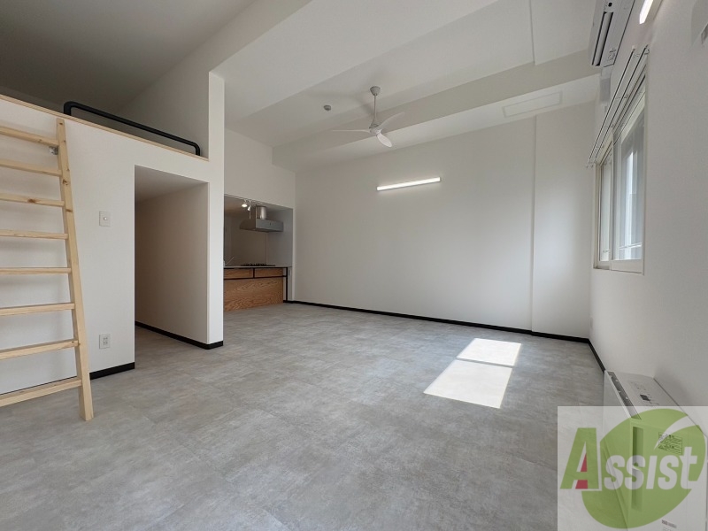 その他部屋・スペース　日当たり良く広々したリビングで快適に過ごせます。