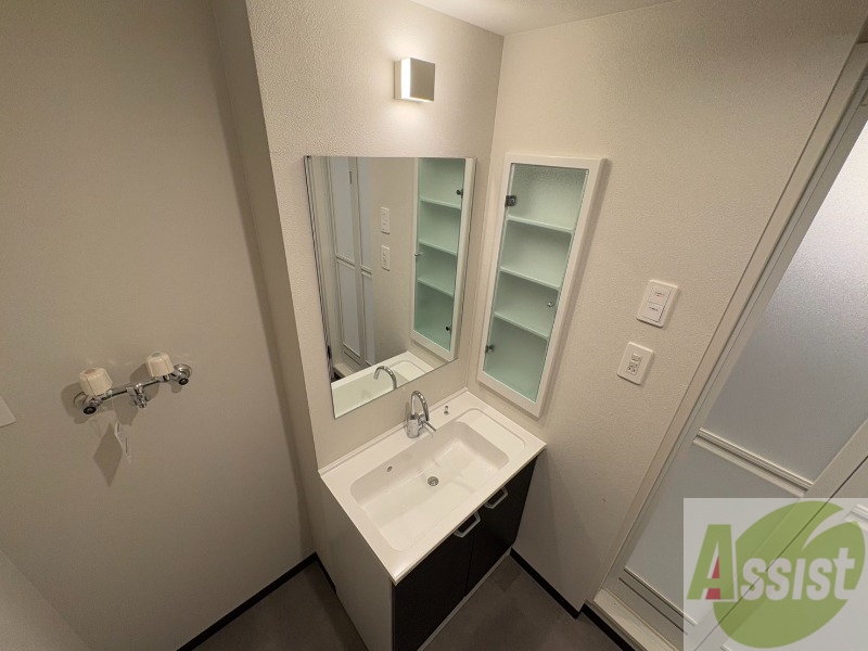 洗面設備　お洒落な独立洗面化粧台になっておりました！