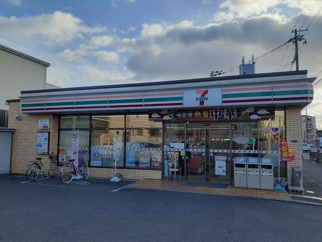 その他　セブンイレブン様まで220m