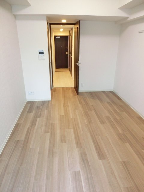 居室・リビング　同物件別室です。