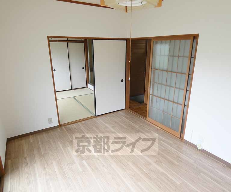 居室・リビング　フローリングが綺麗です。