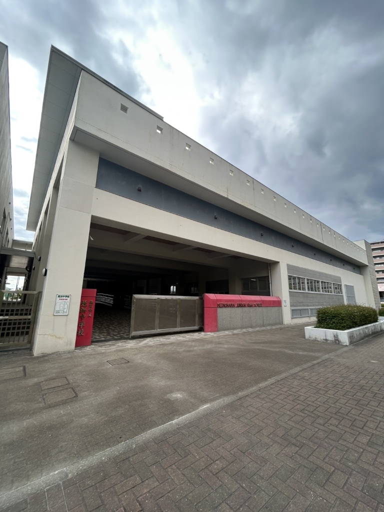 中学校　福岡市立姪浜中学校（中学校）まで1983m