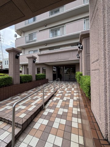 エントランス　清潔なエントランス♪