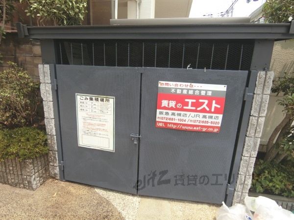 エントランス　ゴミ置き場