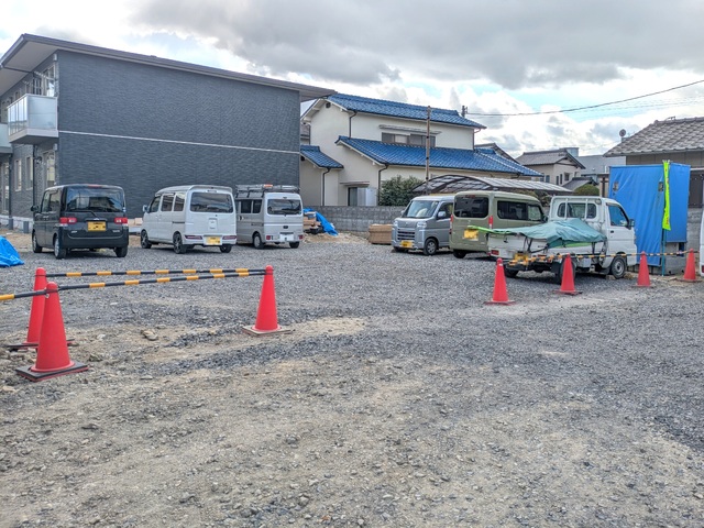 駐車場　建築中