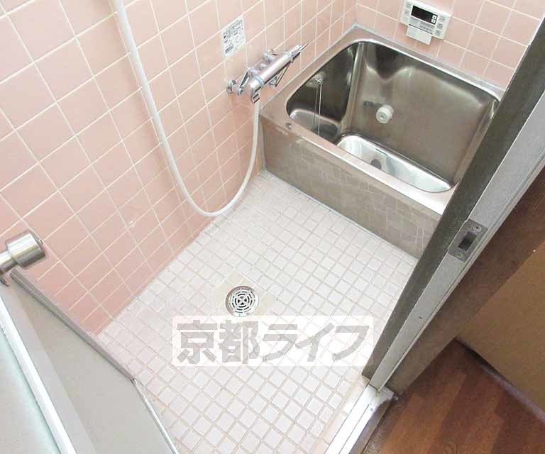 バス・シャワールーム　お風呂はコンパクト・