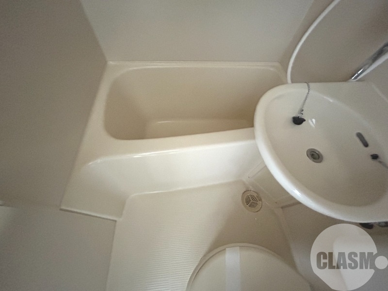 バス・シャワールーム　キレイにリフォームされています♪