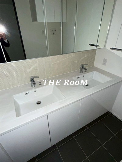 洗面設備　※電気付いていない状態です