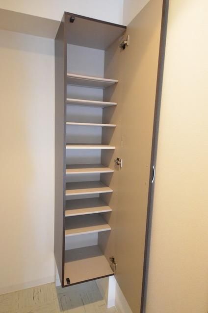 玄関　☆オシャレさんには嬉しい大きなシューズボックスです☆