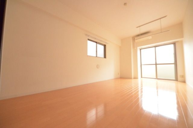 居室・リビング　☆明るいお部屋です☆