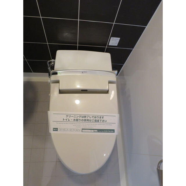 トイレ　明るい色調の室内です