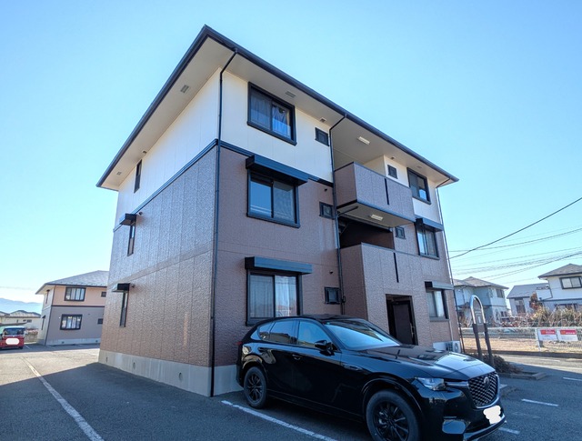 建物外観　☆全室角部屋！　３階建　軽量鉄骨造のアパート☆