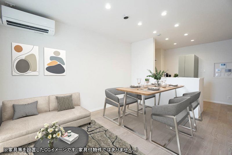 居室・リビング　ダウンライトを採用した開放的で洗練された住空間です。