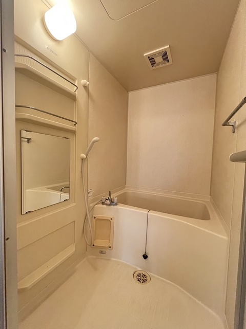 バス・シャワールーム　リノベ前写真