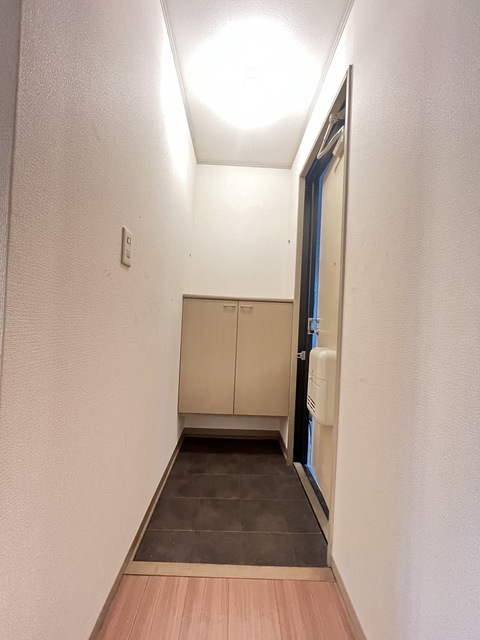 玄関　リノベ前写真