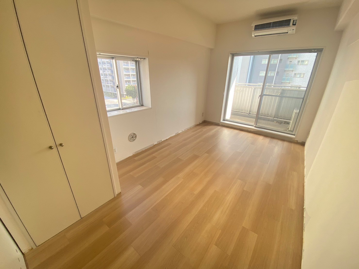 居室・リビング　清潔感のあるフローリングです。