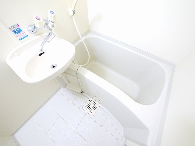 バス・シャワールーム　落ち着いた空間のお風呂です