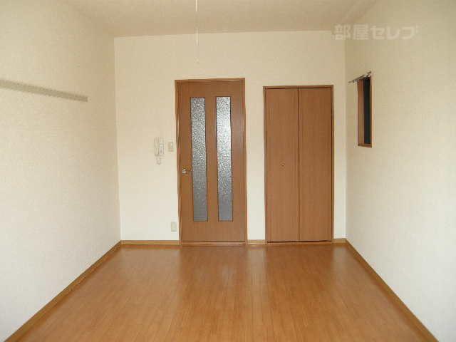 居室・リビング　広々とつかえる１０帖の洋室