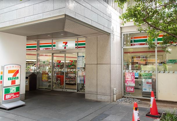 コンビニ　セブン－イレブン西新宿甲州街道店（コンビニ）まで764m