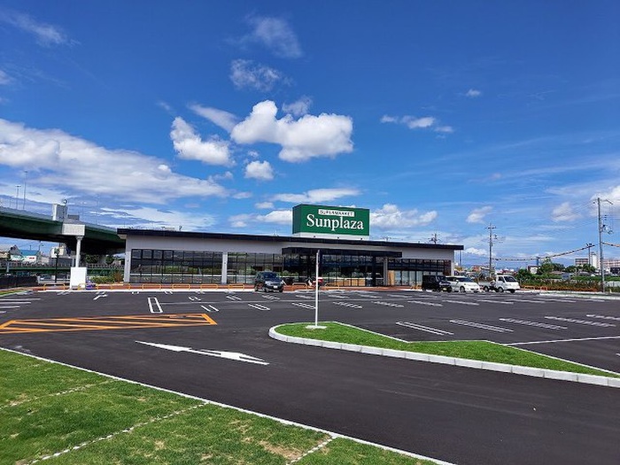 スーパー　サンプラザ（スーパー）まで800m