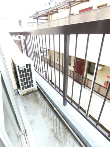 バルコニー　バルコニーからの眺めを楽しみながら食事をしませんか