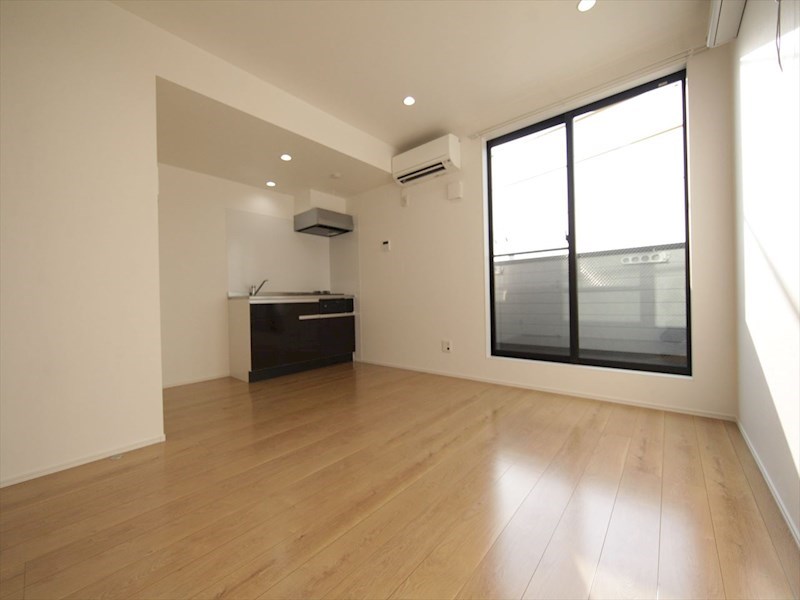 居室・リビング　ＬＤＫ9.3帖　システムキッチン　エアコン完備　バルコニー