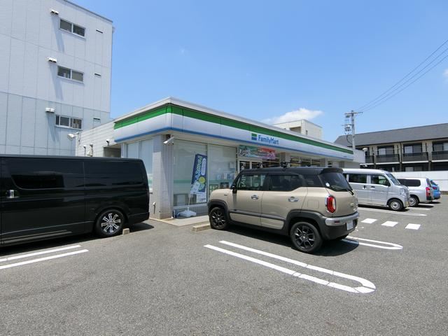 コンビニ　ファミリーマート（コンビニ）まで710m
