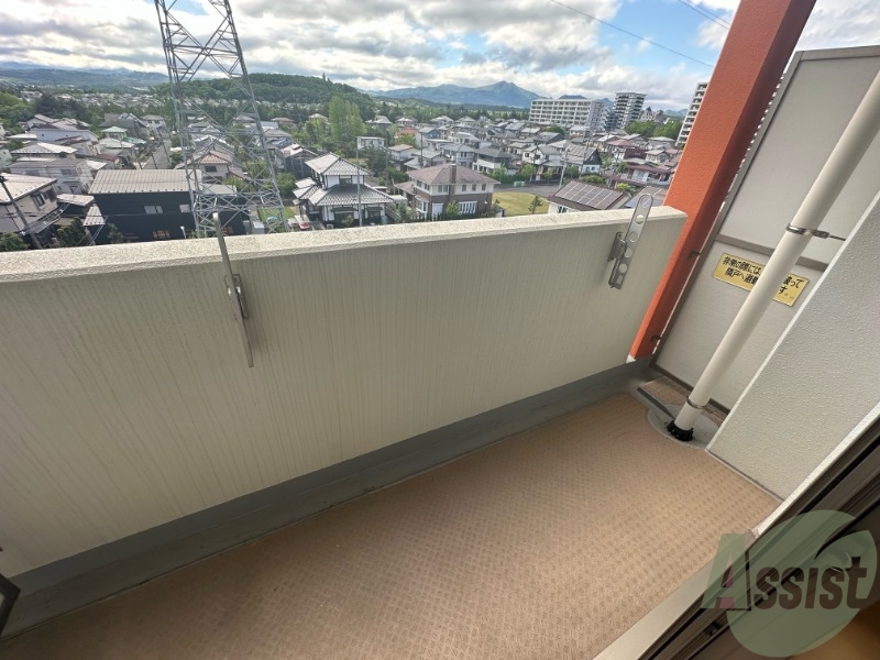 バルコニー　バルコニーは洗濯物を干すスペースがあります。