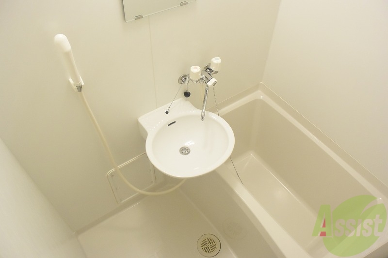 バス・シャワールーム　浴室乾燥機もついています！！