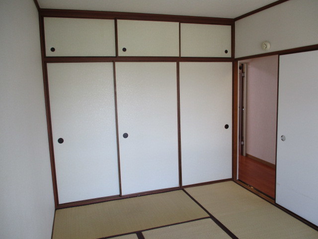 居室・リビング　6帖の畳のお部屋です