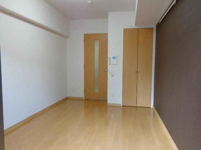 その他部屋・スペース　6.8帖広々フローリング