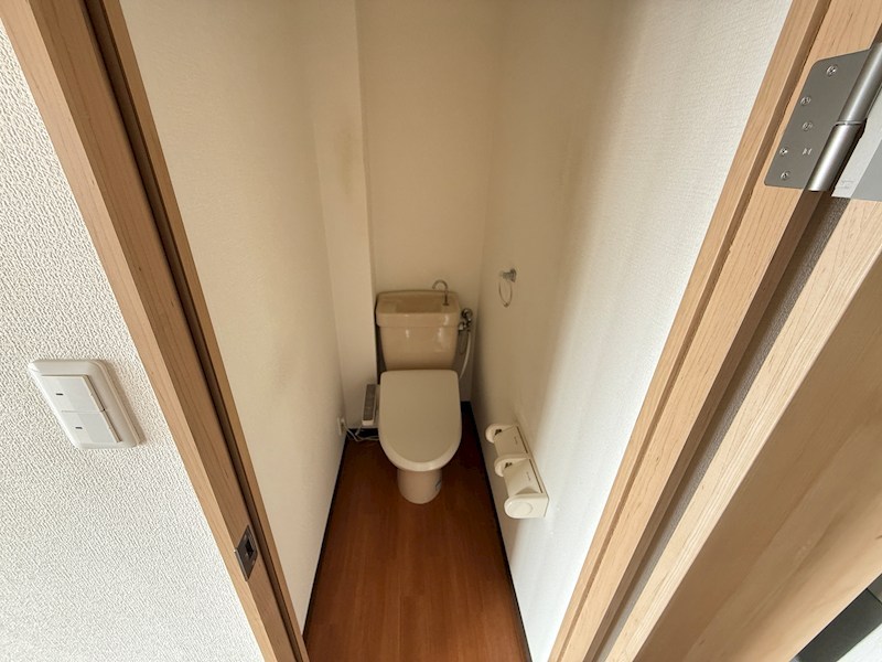 阪神本線 西宮駅 徒歩17分 8階建 築44年のトイレ写真