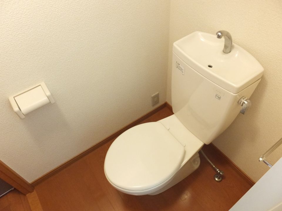 トイレ　バス・トイレ別なのも嬉しいポイントです。