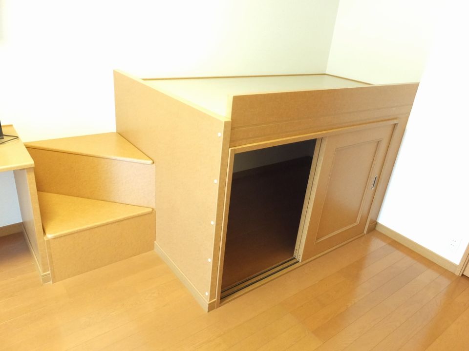 その他部屋・スペース　ベット下にも収納スペースがあるのも人気のポイントです！