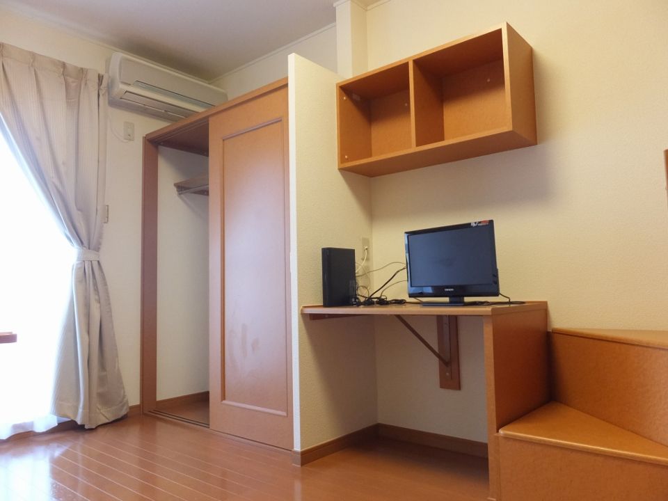 収納　ポール付きクローゼットなら大切なお洋服もシワになりません。