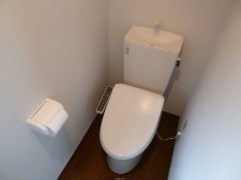 トイレ　温水洗浄便座