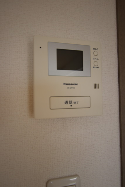 セキュリティ　ＴＶモニタ付ドアホンあり♪　訪問者のお顔が確認できます！